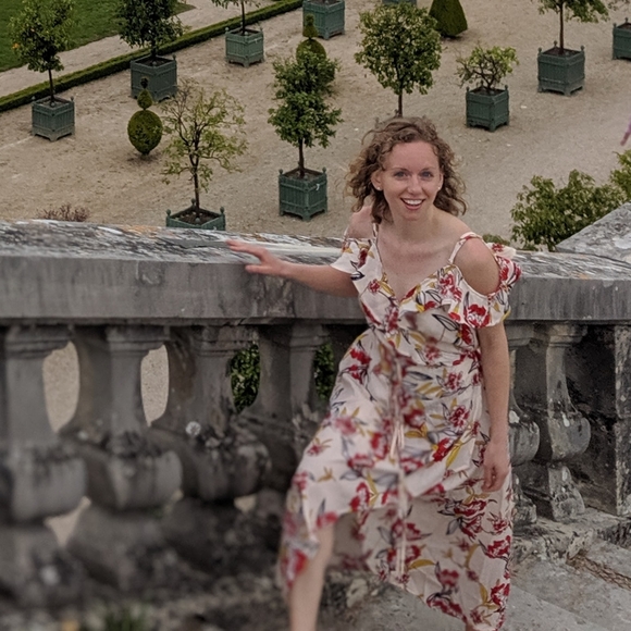 Meet your Posher, Elli - Picture 3 of 5